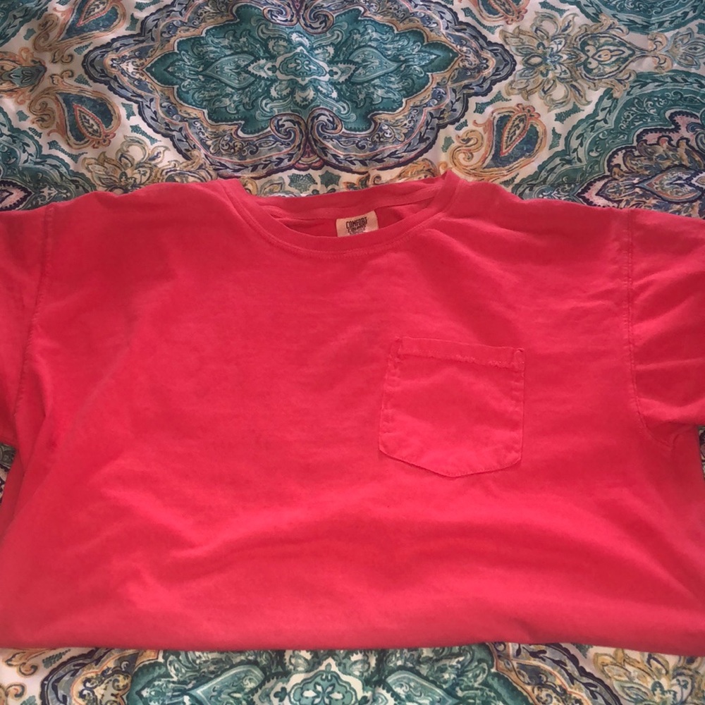 pink tee
